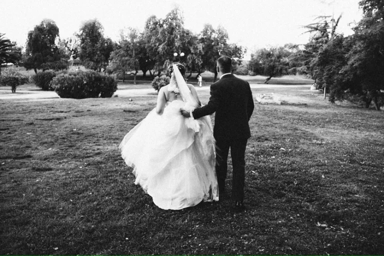 Pareja hombre mujer boda matrimonio (Raul Escobar Unsplash)